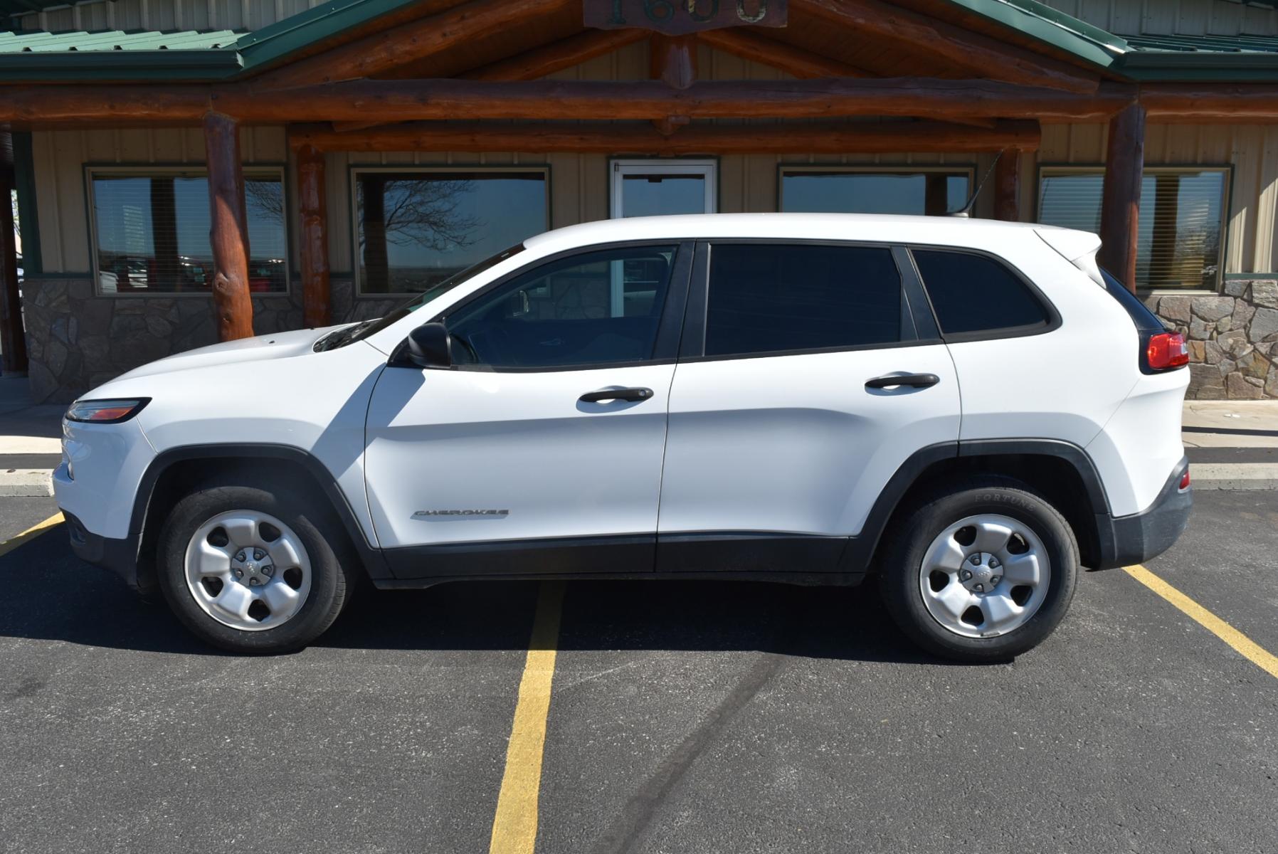 2016 White /Black Jeep Cherokee Sport (1C4PJMAB3GW) with an 2.4L 4 Cyl Multi-Air engine, 9-Speed Automatic transmission, located at 1600 E Hwy 44, Rapid City, SD, 57703, (605) 716-7878, 44.070232, -103.171410 - Photo #3